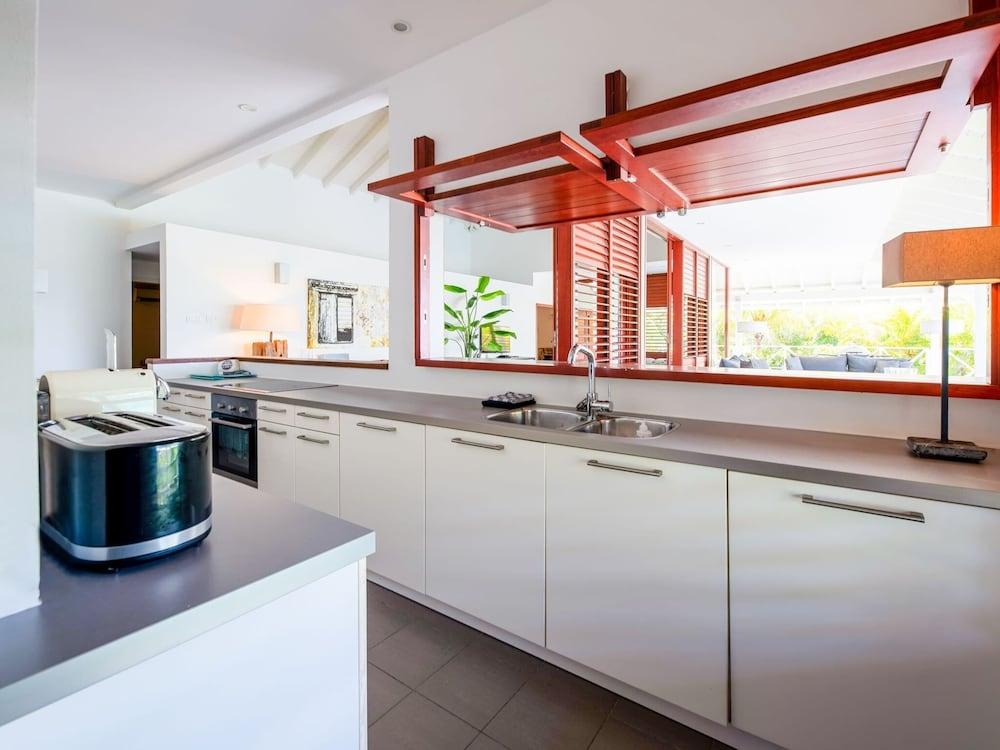 Spacious Villa Near Beach