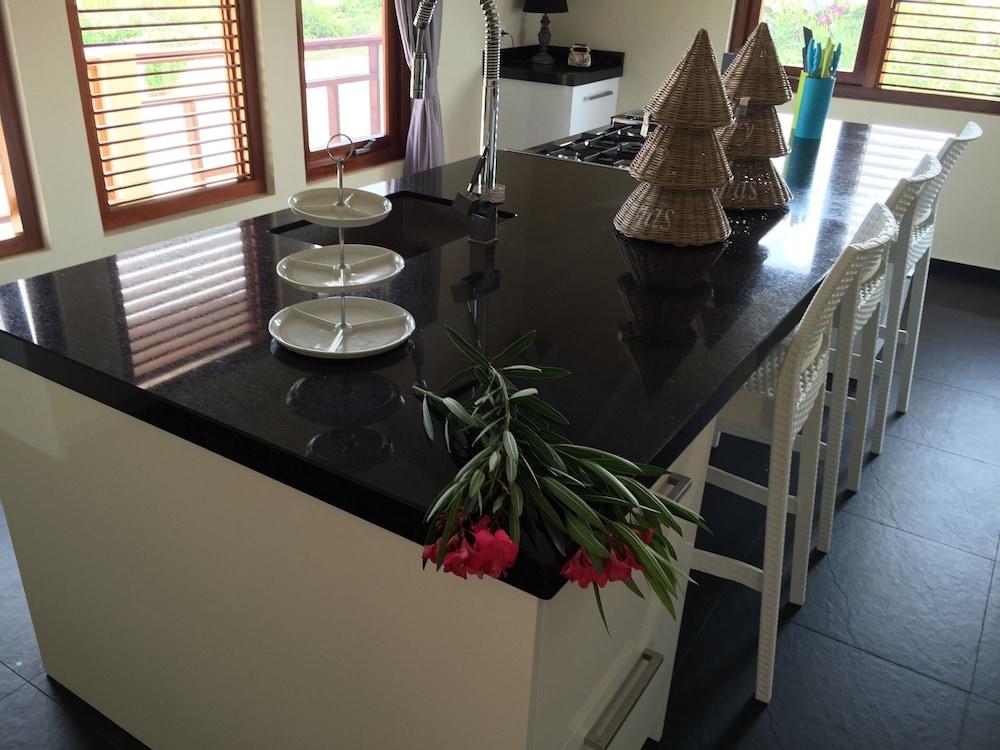 Magnificent Villa near Beach in Upscale District of Vista Royal, Jan Thiel