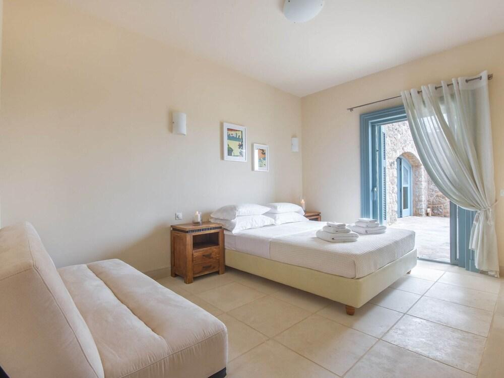 Beautiful Villa Near Sea in Peloponnese