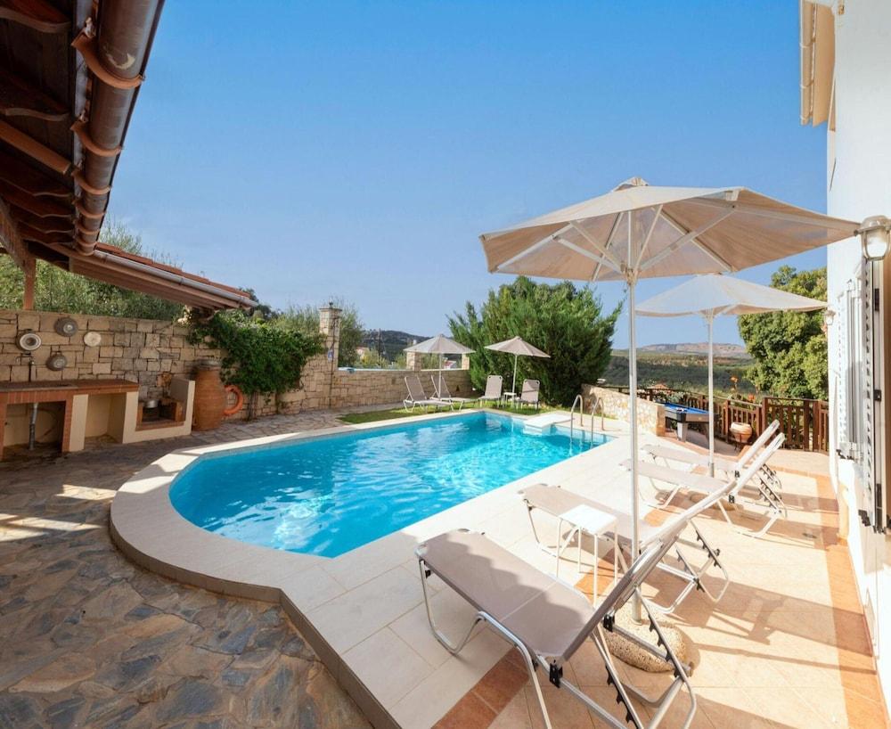 Villa Korini With Swimming Pool