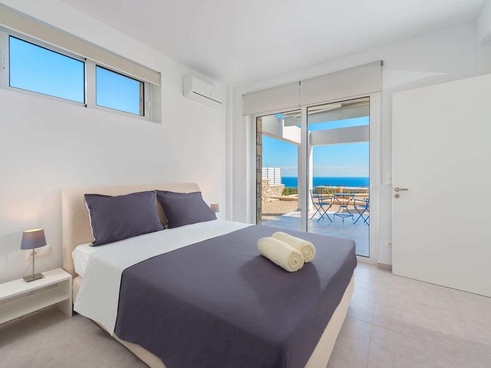 Villa in Rhodes With Infinity Pool & BBQ