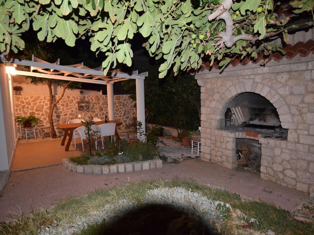 Nice Apartment With Balcony and Sea View, Outdoor Kitchen for use