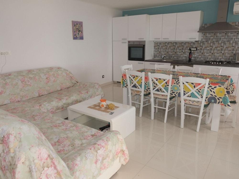 Spacious Holiday Home With Terrace & Great Sea View