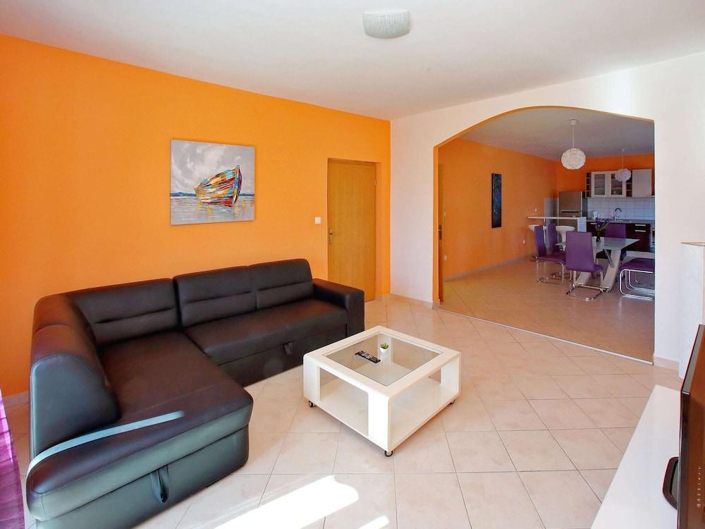 Modern Apartment in Bibinje With Pool