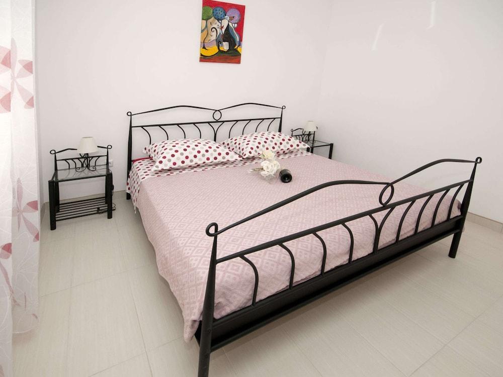 Apartment in Seget Donji With Terrace