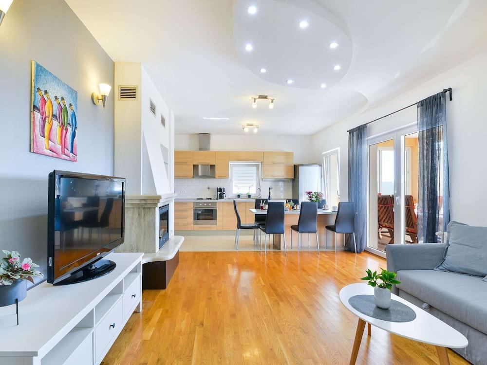 Villa in Debeljak With Private Pool