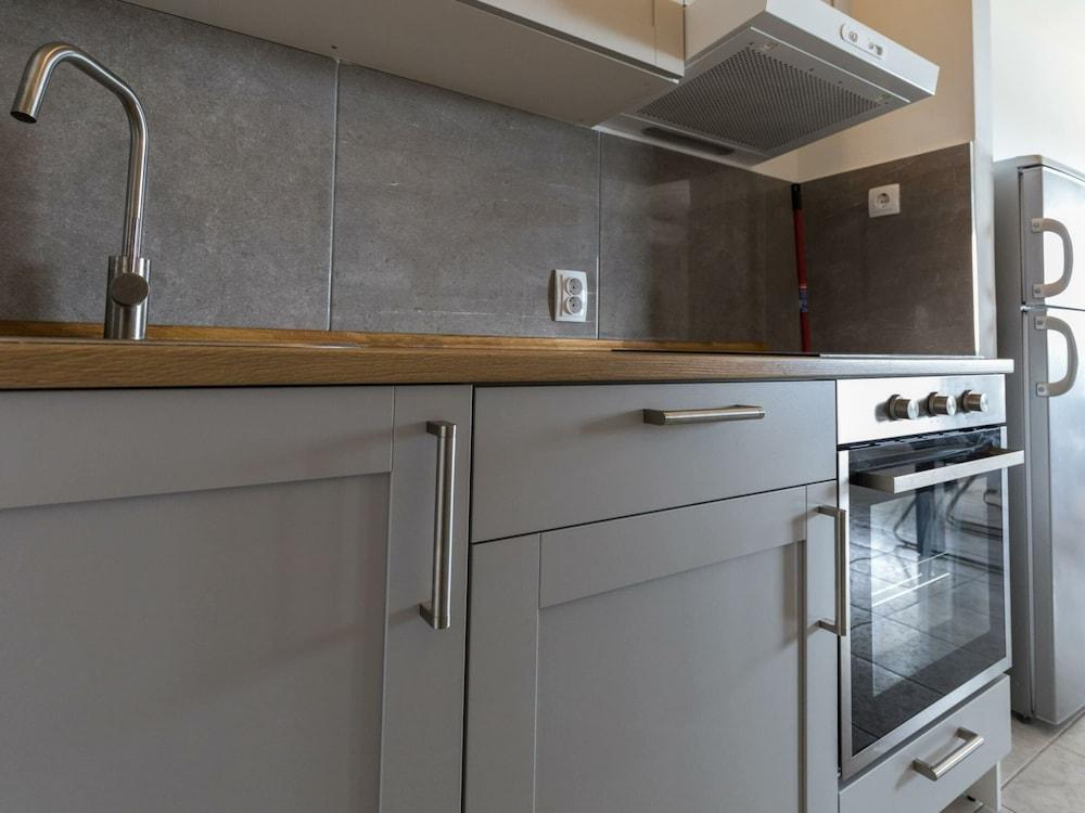 Modern Holiday Home With Pool