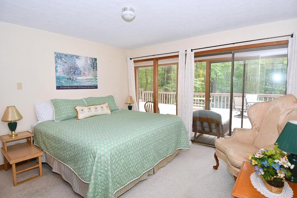 Dogwood Knoll - Wooded Escape