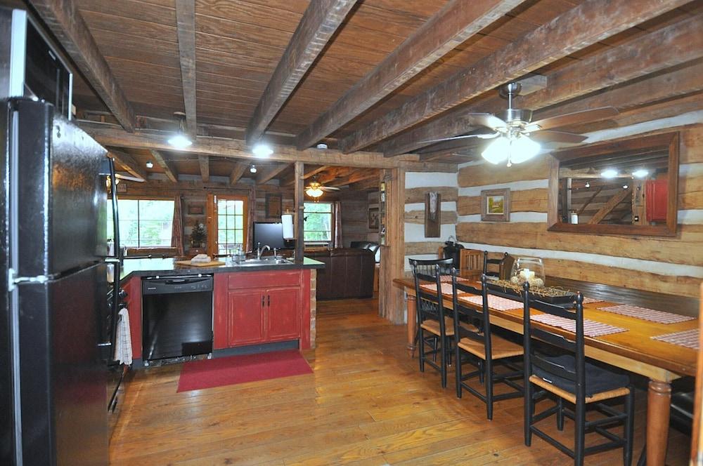 Pondview Cabin - Log Cabin Retreat