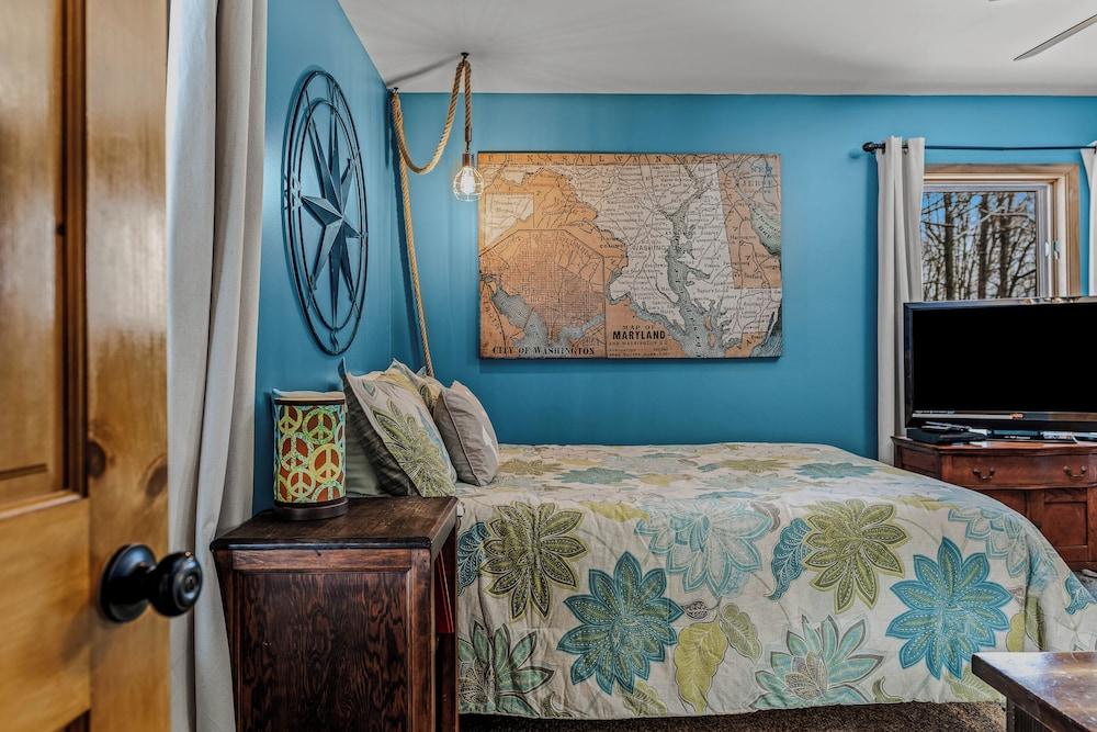 Sqyrls Nest - 3BR Retreat With a Hot Tub