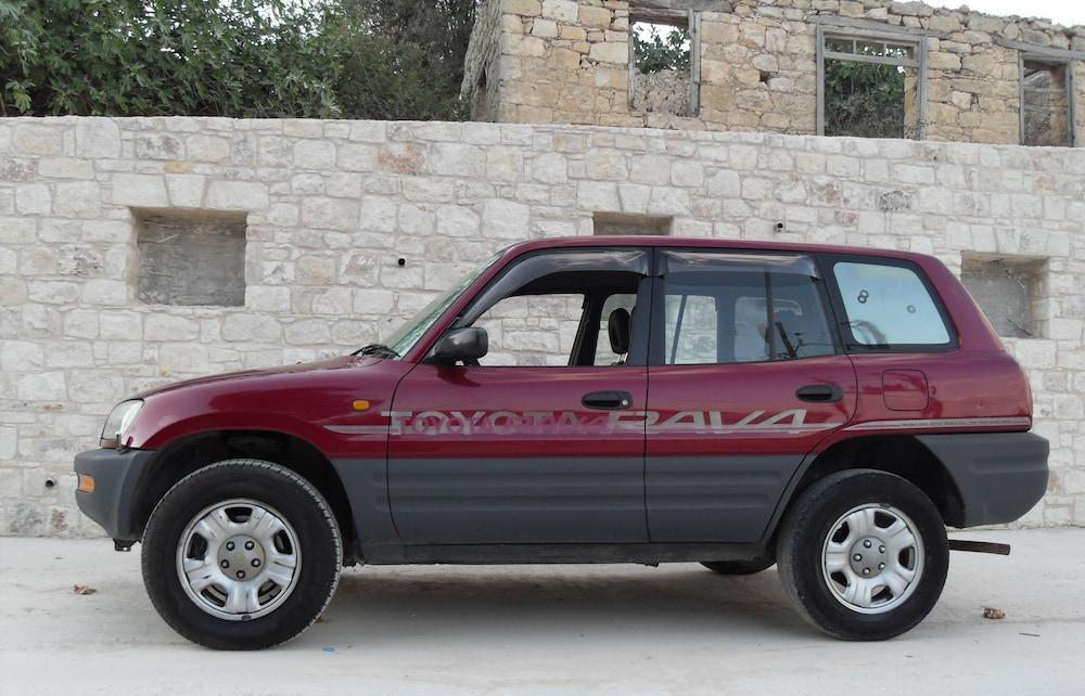 Secluded Restored Farmhouse With Private Pool, 2 Bedrooms and Free Car