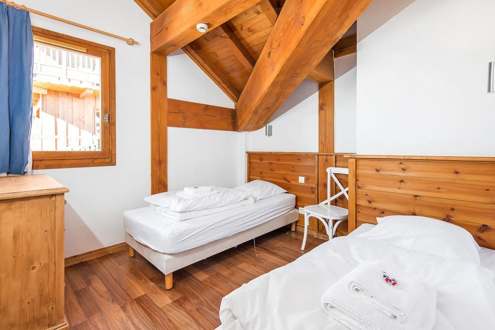 Chalet Oliver by Skinetworks