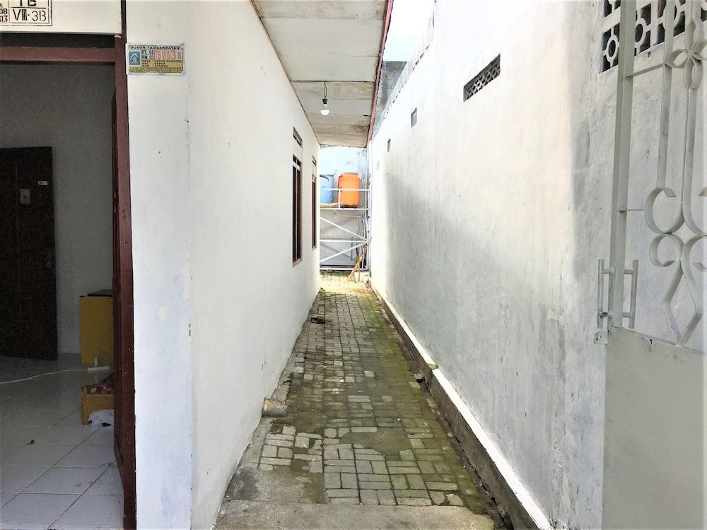 Tambak Bayan Guesthouse