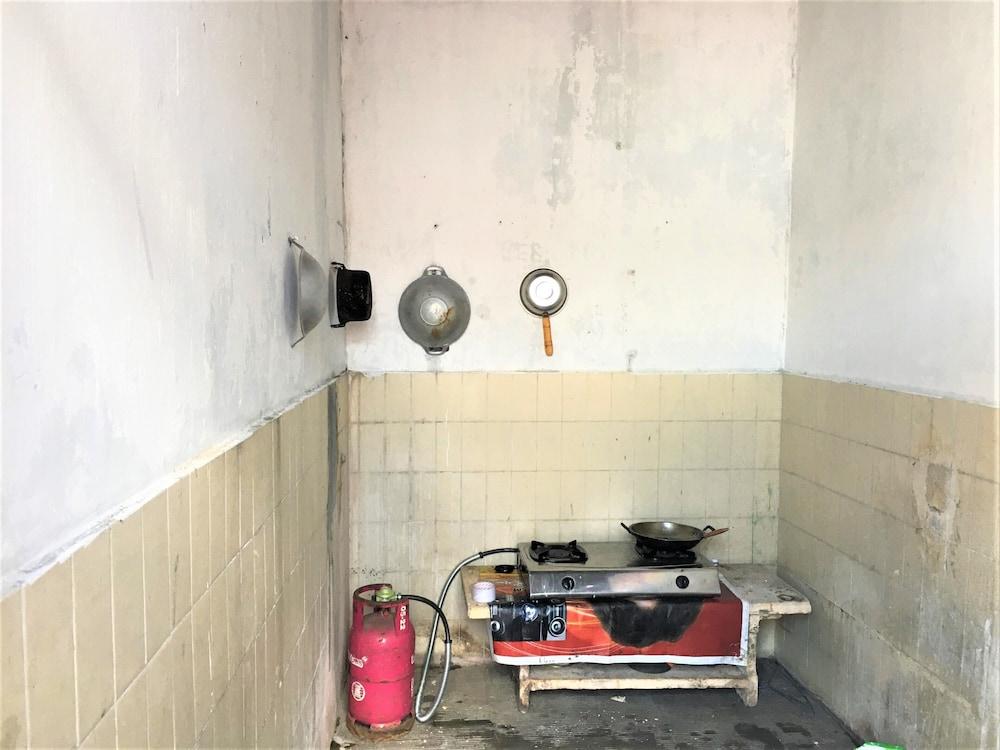 Tambak Bayan Guesthouse