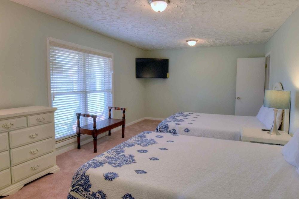 It's Five O'clock Somewhere 6/3)