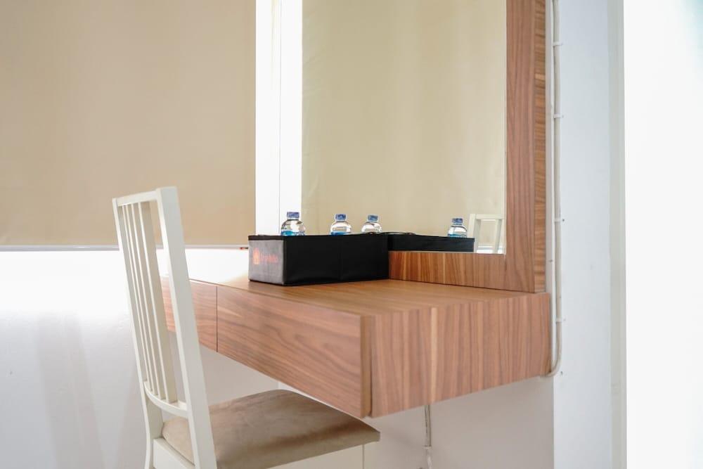 Stylish and Posh Studio Baileys Apartment