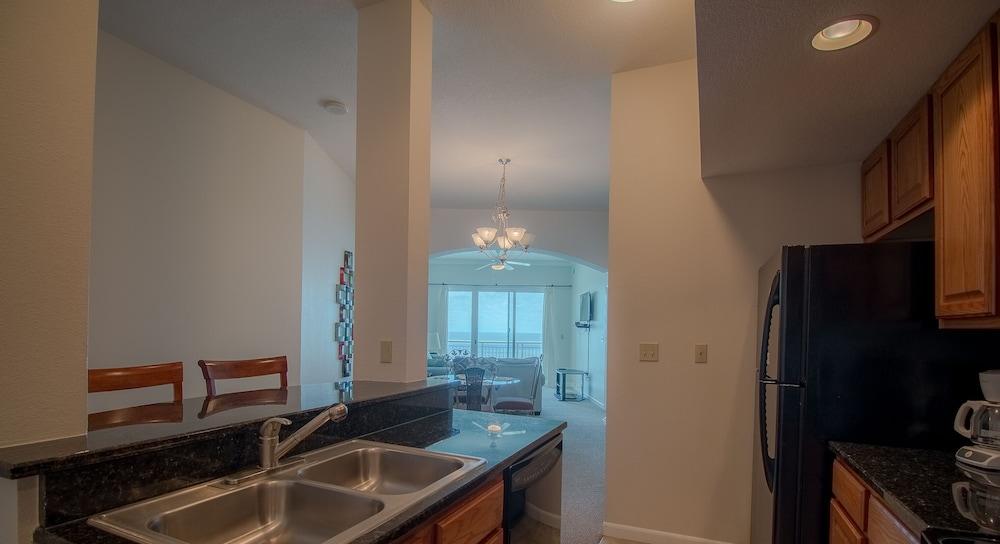 Legacy II 1404 Penthouse