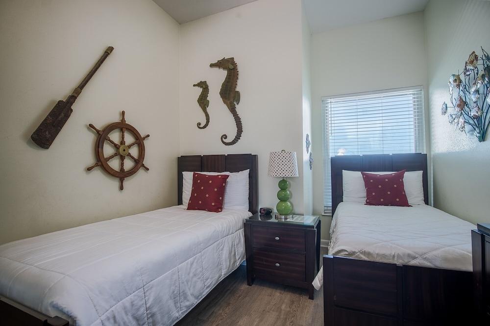 Legacy I 1403 Penthouse