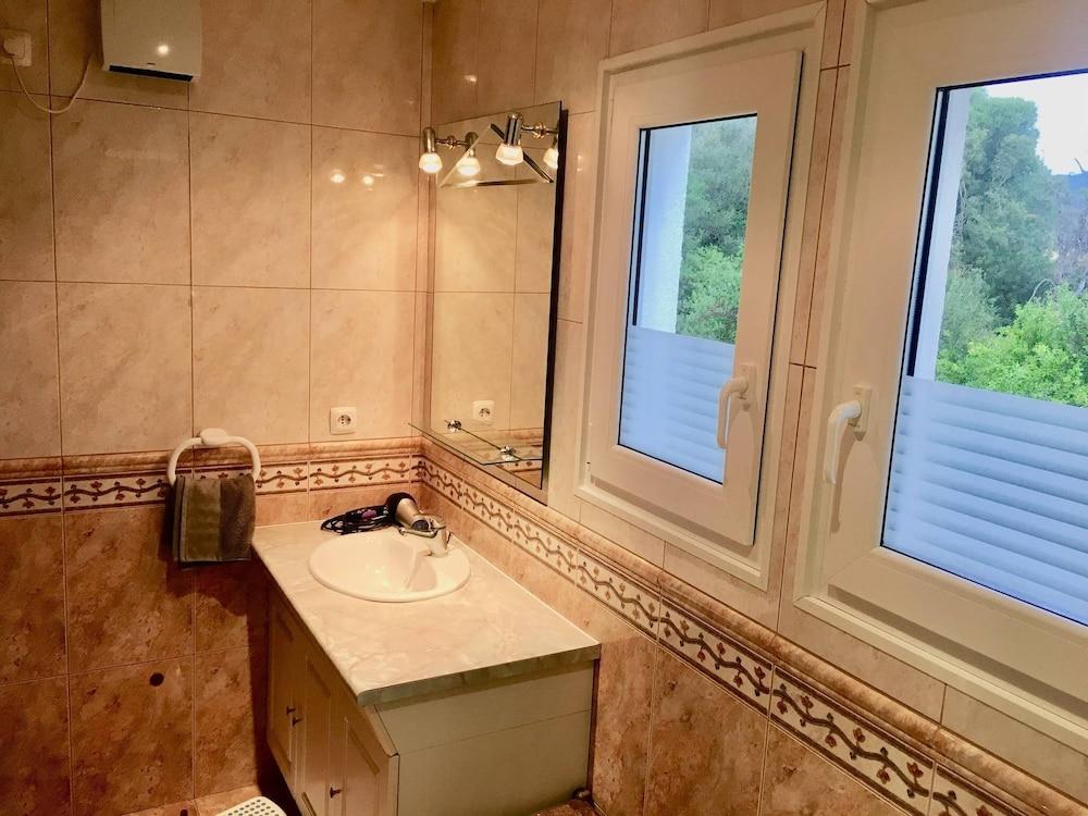 House In Lestartit, Near Beach