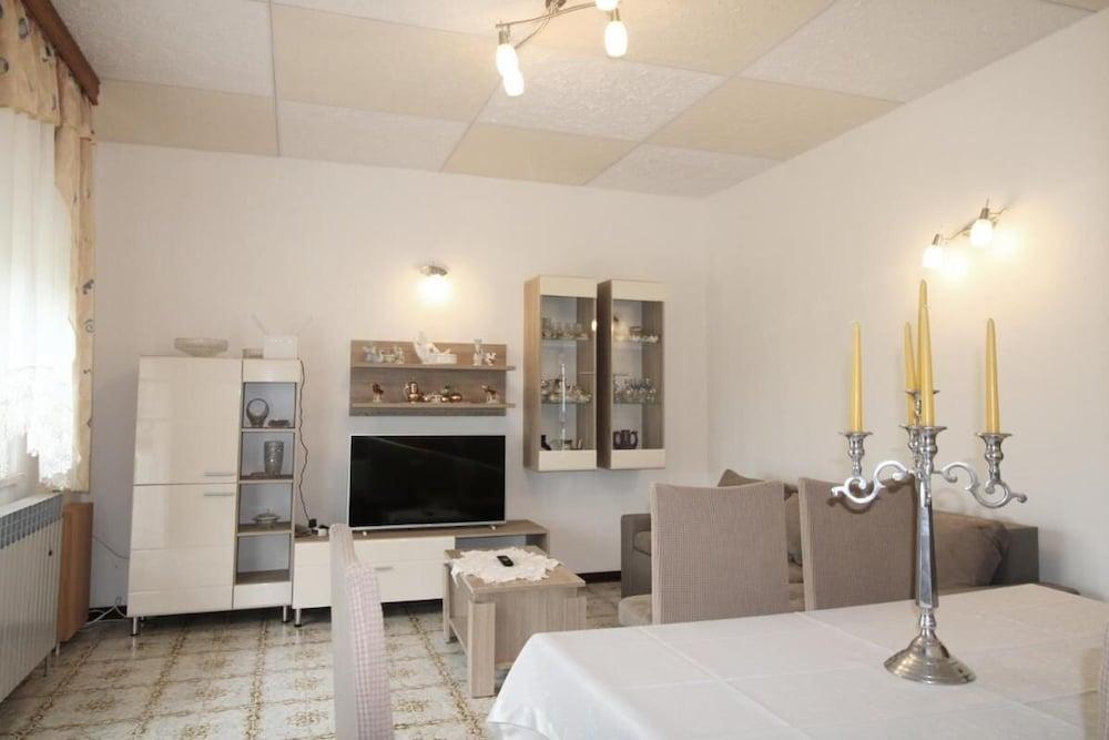 Barbara's 3 Bedroom Apartment