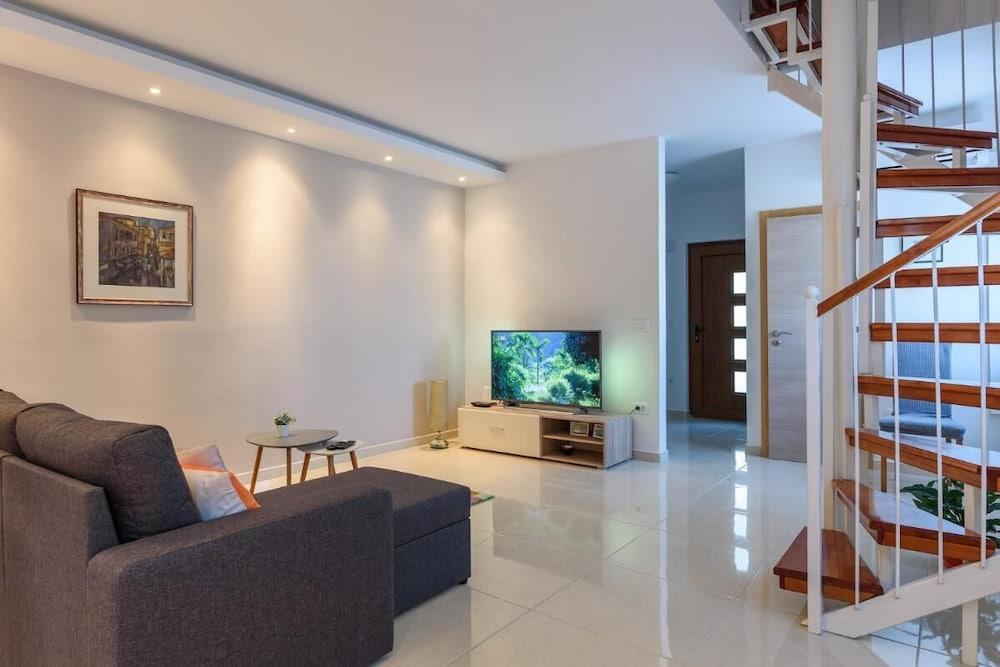 Apartment Perusko - 2 Bedroom Kitchen