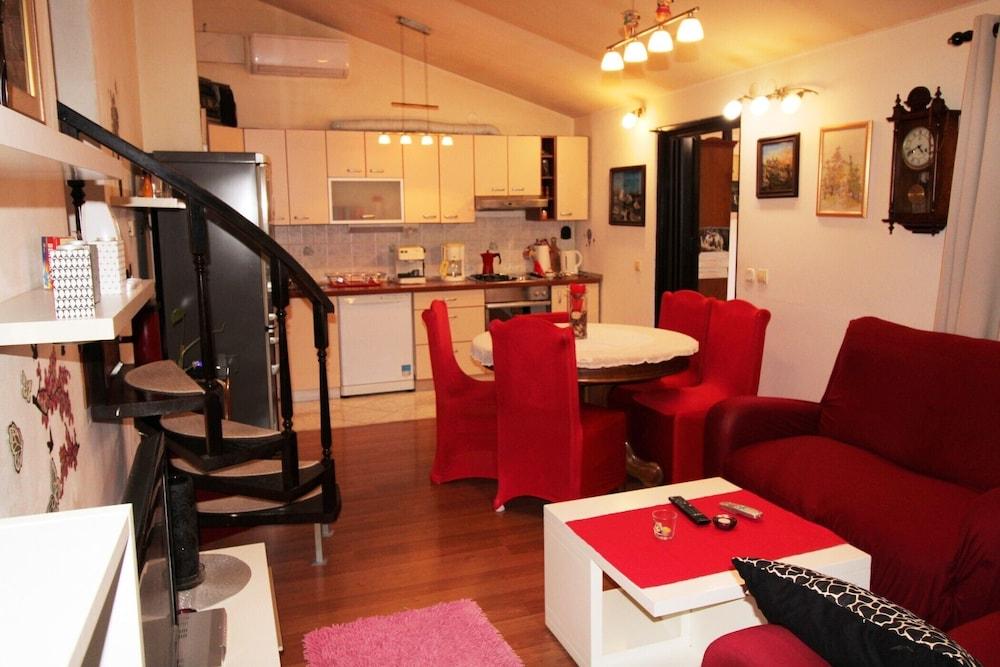 Cozy Apartment Dijana