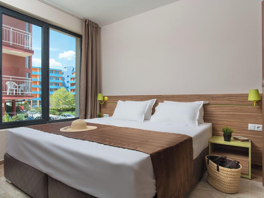 Room-tia Maria is Situated in the Southe