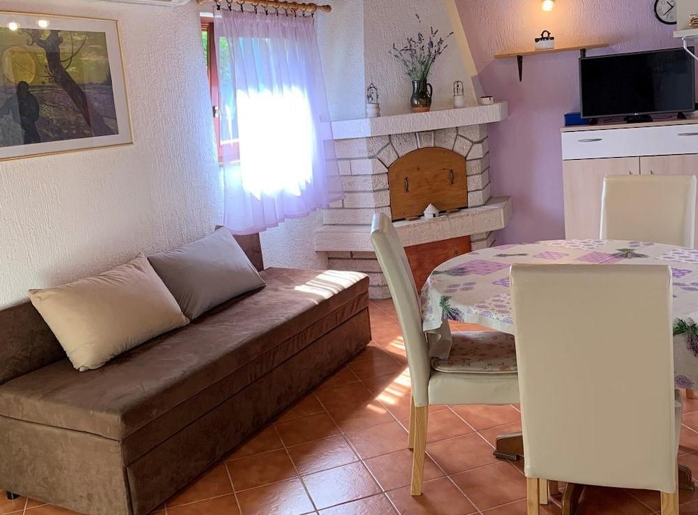 Cozy Dorina Apartment for 2