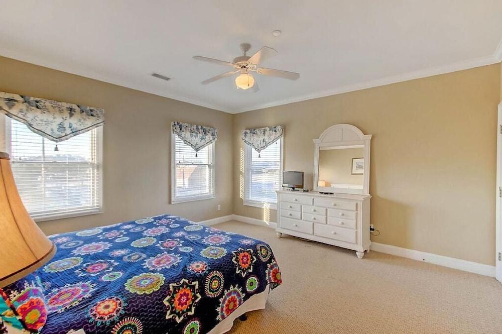 918 Carolina Boulevard