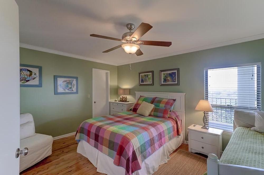 505 Summerhouse Villa