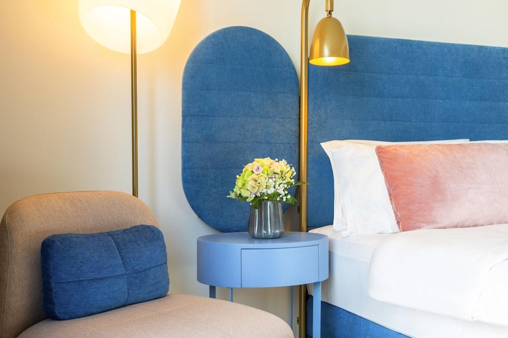 Capri by Fraser Leipzig