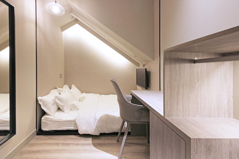 ST Signature Jalan Besar, DAYUSE, 5 hours: 5PM-10PM