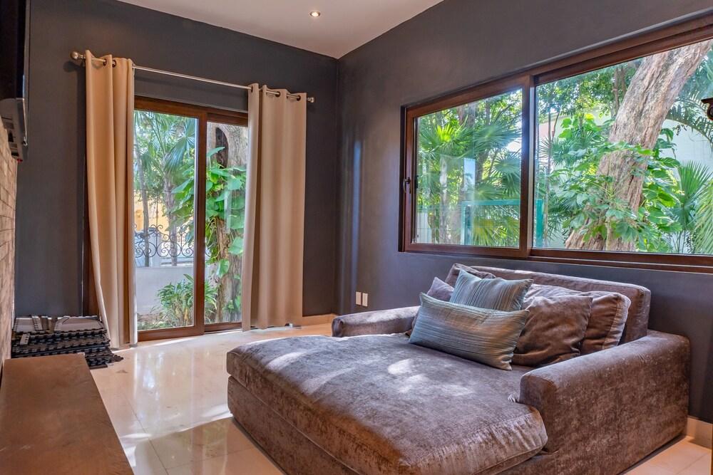 Uxmal 5 Bedroom Villa by RedAwning