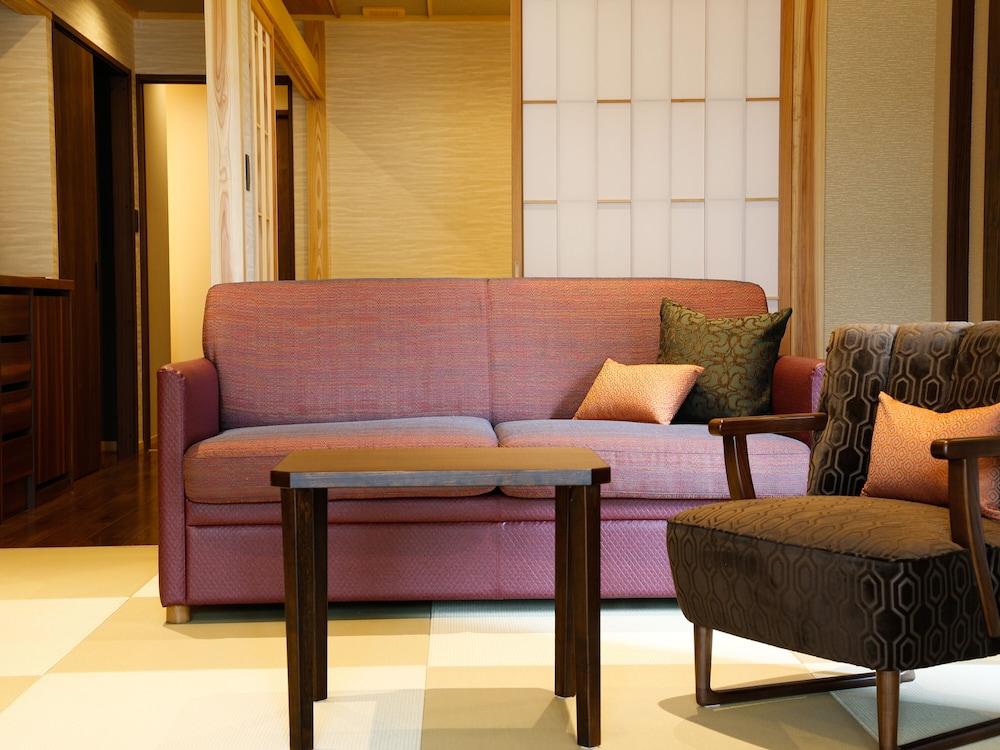 Awaji Hamarikyu TAKUMI