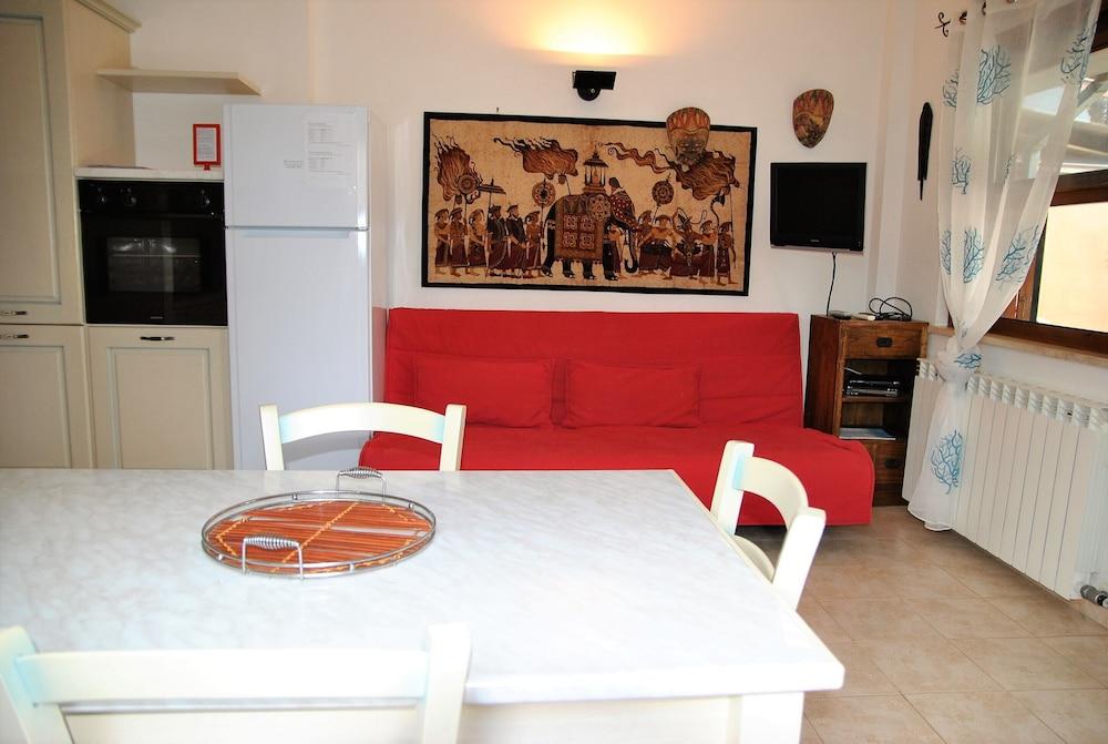 Villa Barbie Between Terracina and Sperlonga, 400 mt From Beach