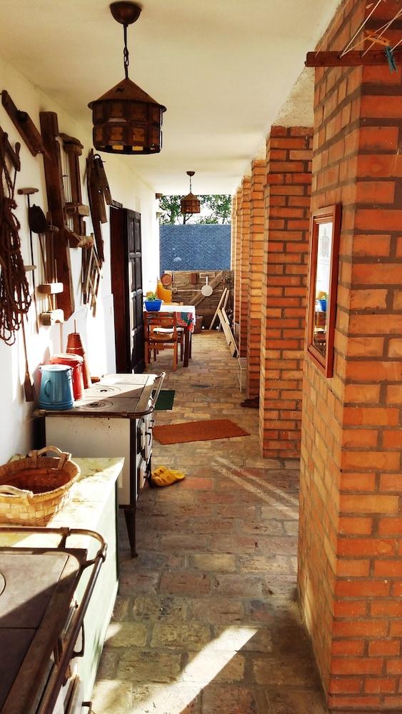 Room in Farmhouse - Rustic Charm - two Bedroom Suite 8601