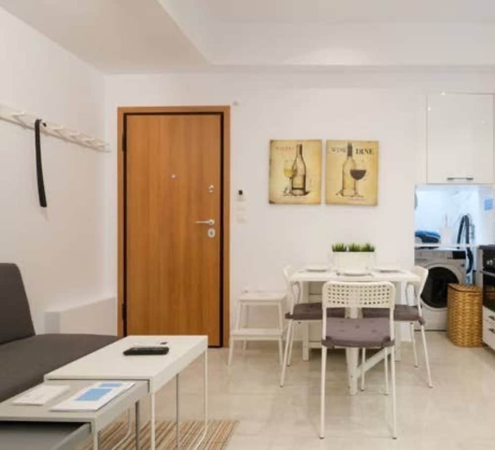 Wonderful Renovated Studio In Thisio