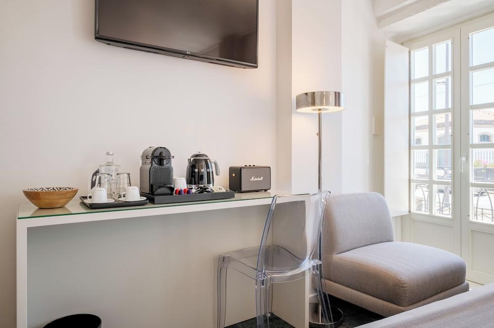 Miragaia Riverside Suites.