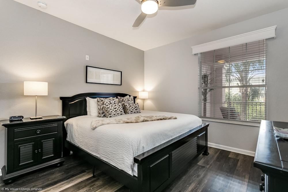 Miranda's Gem Deluxe 3 Bedroom Condo by RedAwning