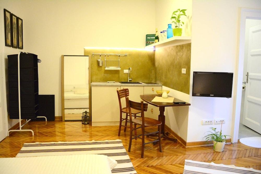 Salon 5 Zemun , Belgrade