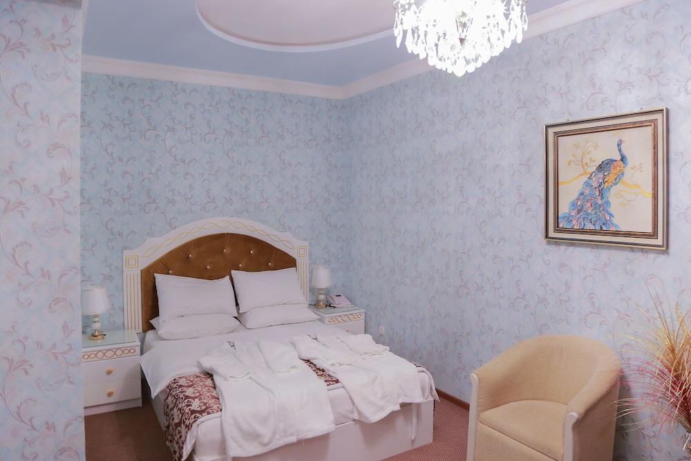 Reikartz Modarixon Bukhara