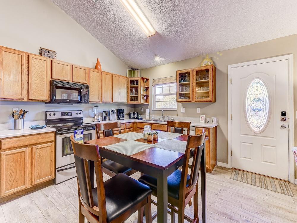 Avery's Beach Bungalow by Distinctive Beach Rentals