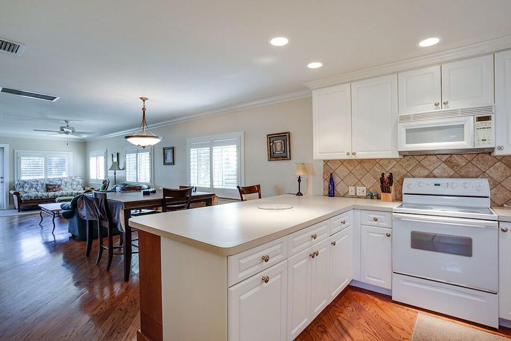 Beach Hideaway Upper Level