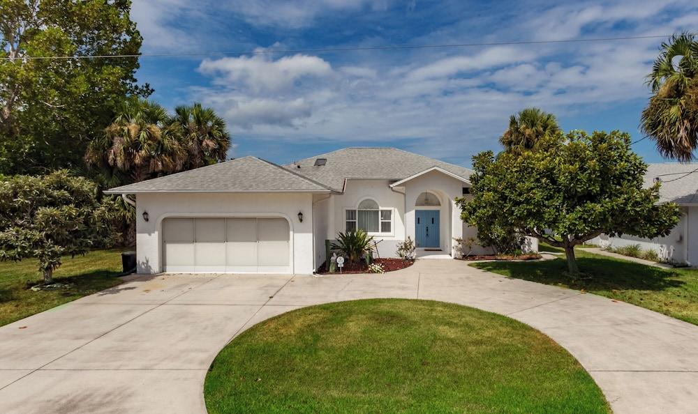 Cool Water by Distinctive Beach Rentals