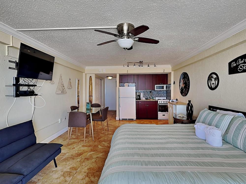 Hawaiian Inn 238 by Distinctive Beach Rentals