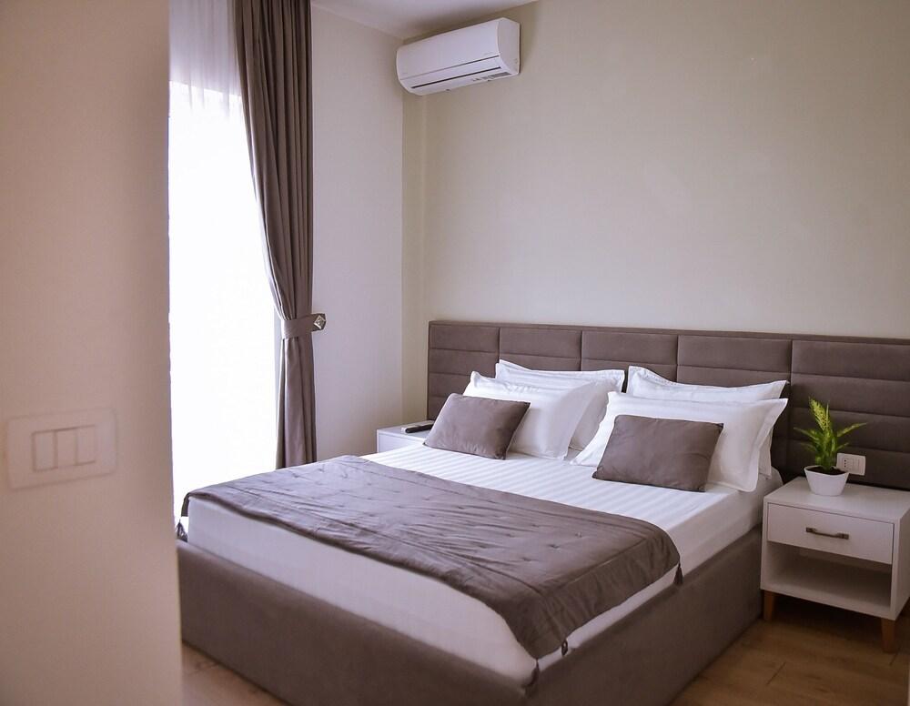 Airport Garden Hotel