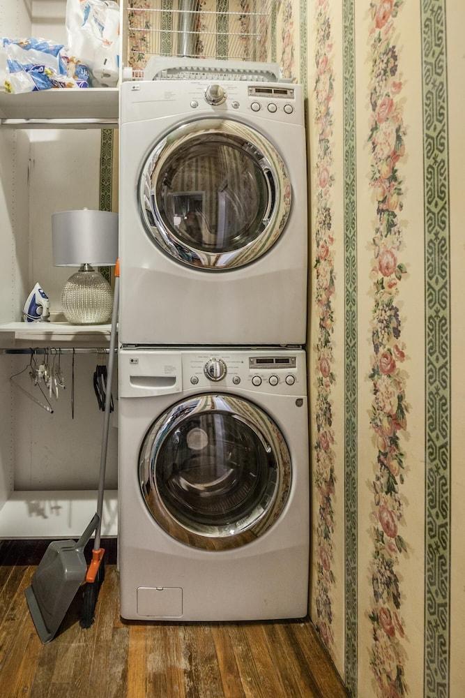 FireHouse Alley Elegant Loft-Style Retreat