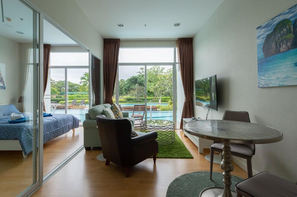 102 - 1 Bdr Pool Access Condo Boathouse Hua Hin