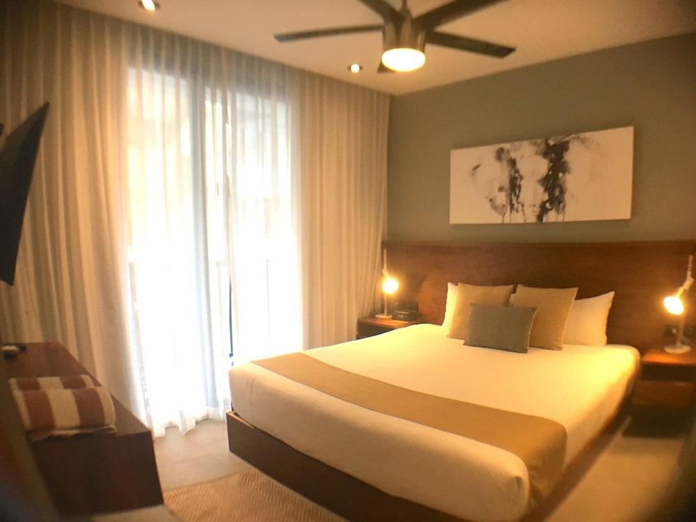 It Residence, 2 Bedroom Apartment with Rooftop Pool