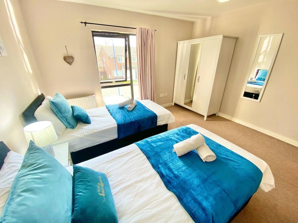 5-bed Townhouse Salford Deep Cleaned